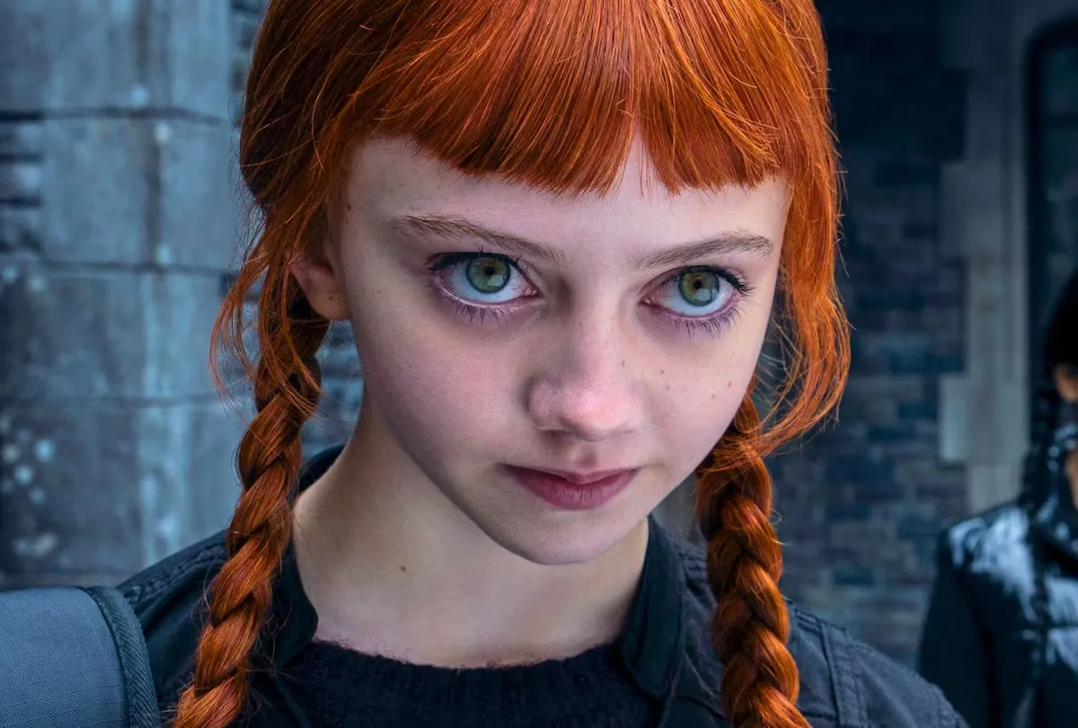 Quién es Evie Templeton, la actriz que interpreta a Agnes DeMille en la temporada 2 de Miércoles, la serie más vista  en Netflix España