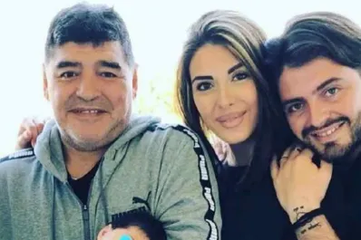 Quién es el hijo de una leyenda que puso fin a su matrimonio, cerró sus redes sociales y se refugió en su casa