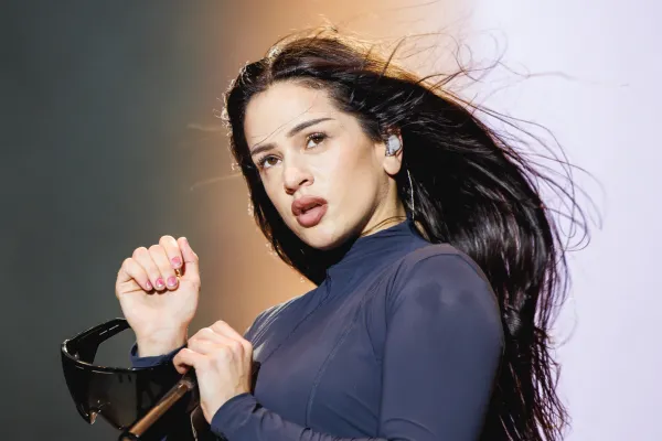 Rosalía revela cuál es su truco para desconectar del móvil