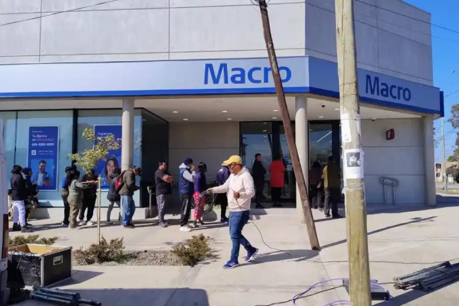 BANCO MACRO. Hay además escuelas y una patrulla motorizada.