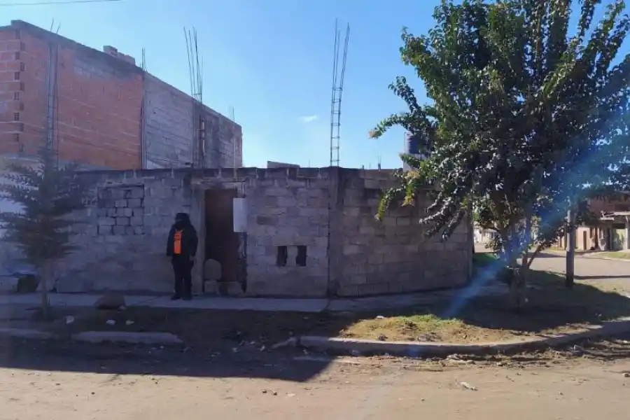 CUSTODIA POLICIAL. La casa de Jurado, en el sector 8 de Marzo.