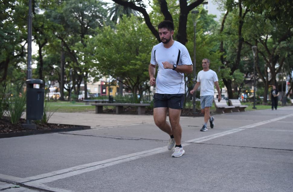 ¡Descubre la Caminata Japonesa: El Secreto para una Salud Óptima en Solo 30 Minutos!