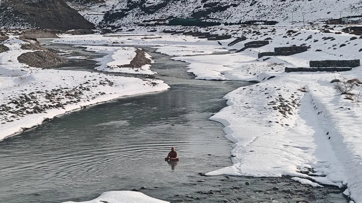 HAZAÑA DE PELÍCULA. Fernando Cruz nadando en las aguas heladas de la Patagonia