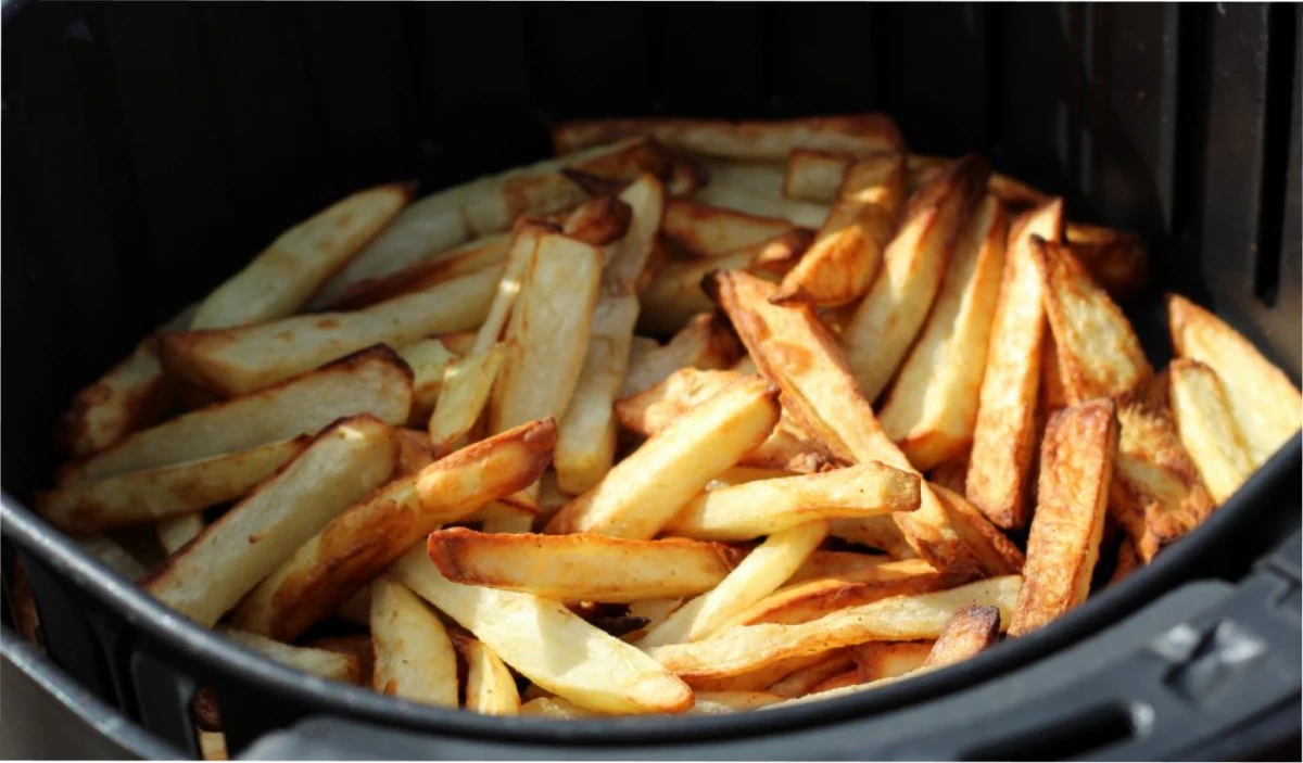 Cuidado con este error común al cocinar papas fritas en freidora de aire.