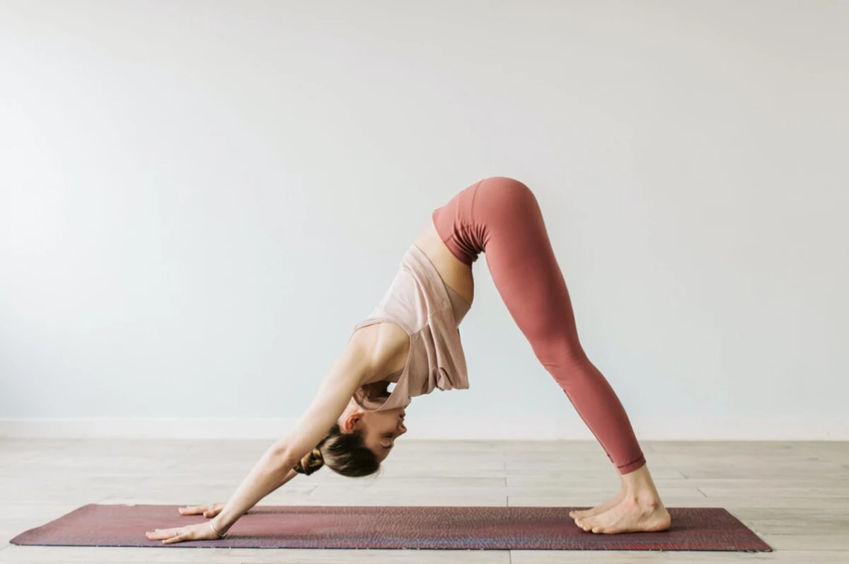 El yoga es utilizado como una práctica para aliviar dolores de espalda, sobre todo de cervical.