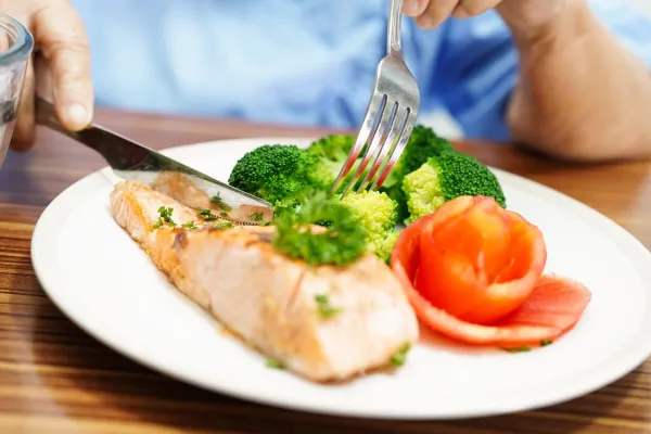 Qué alimentos consumir después de los 60 para cuidar la memoria y el cerebro