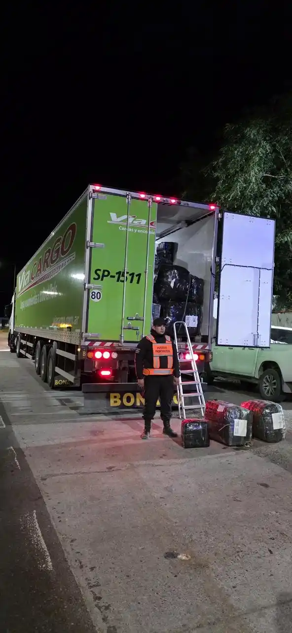TAREA. La mayor cantidad de bultos es trasladada en encomiendas.