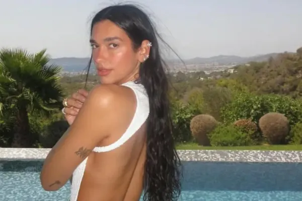 Dua Lipa celebra su cumpleaños en Ibiza con un vestido exclusivo