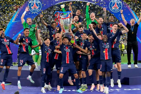 Explotó la interna en el PSG: una de las figuras del equipo anunció que no seguirá en el club