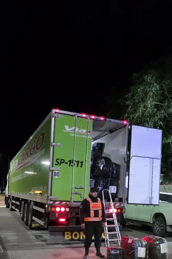 TAREA. La mayor cantidad de bultos es trasladada en encomiendas.