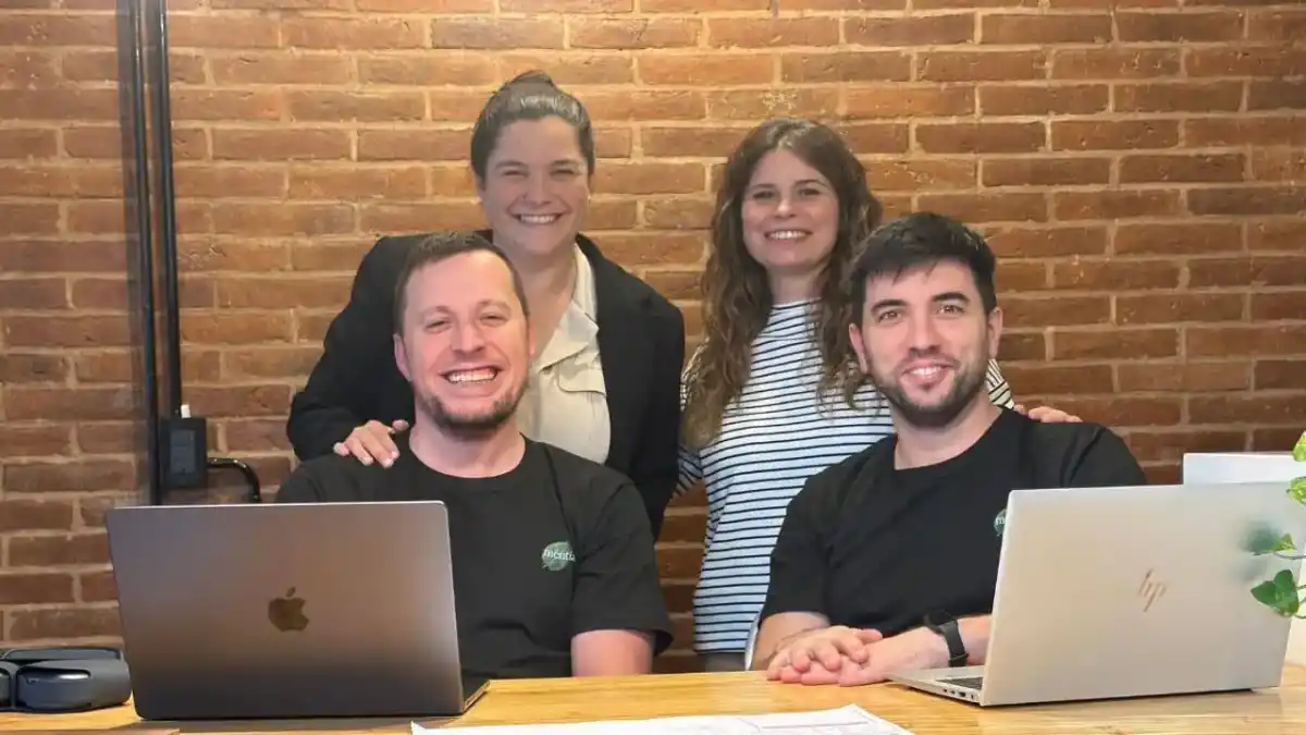 DESDE BUENOS AIRES. Un grupo de padres diseñó una plataforma que refuerza el rol docente, protege la privacidad de los alumnos y ya se expande a otros países. / IPROUP