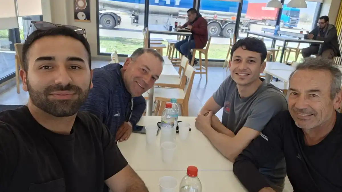 HISTORIAS DE RUTA. La familia Flores disfruta del viaje camino a Tucumán, con las expectativas de vivir un nuevo encuentro