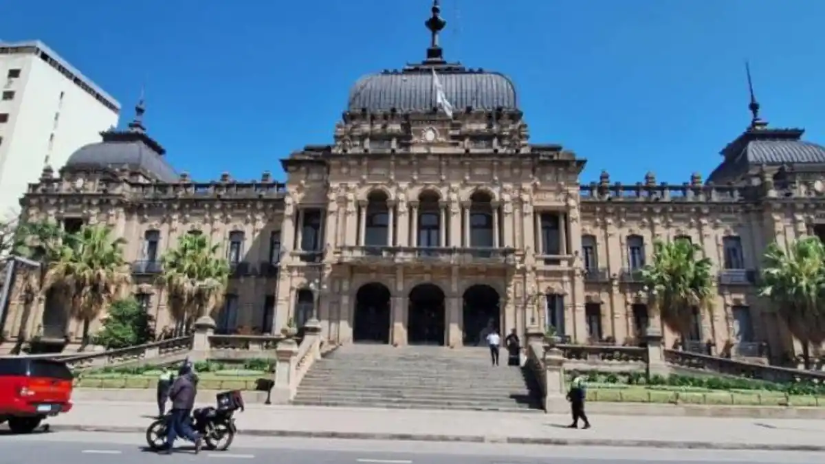 El Gobierno confirmó que el sector público no trabajará el viernes 15 de agosto en Tucumán