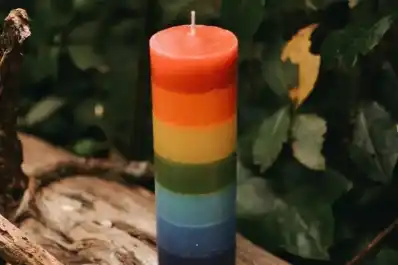 Vela de los 7 colores: descubre cuál es su significado, para qué sirve y cómo usarla
