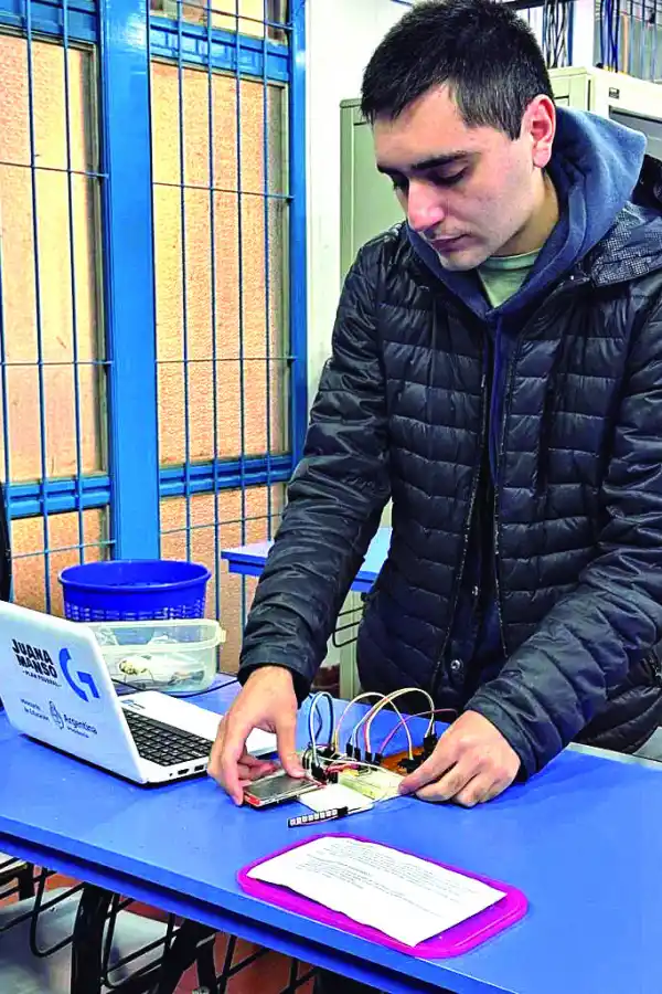 EL MEJOR. Lucas Gutiérrez con el proyecto premiado a nivel nacional.