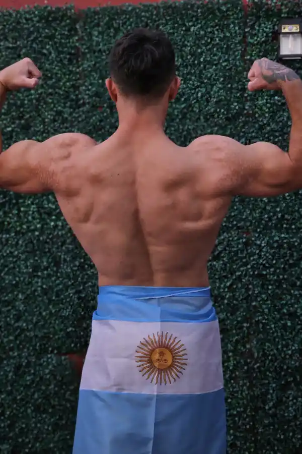 LOGRO. Miguel Palacios representará a la provincia en el mundial europeo de calistenia.