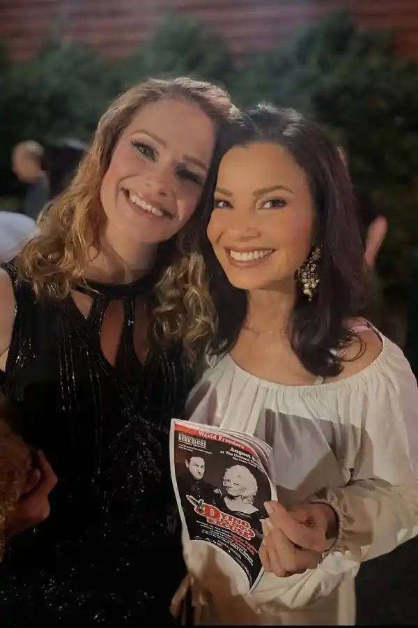 La niñera y Maggie Sheffield (Nicholle Tom)
