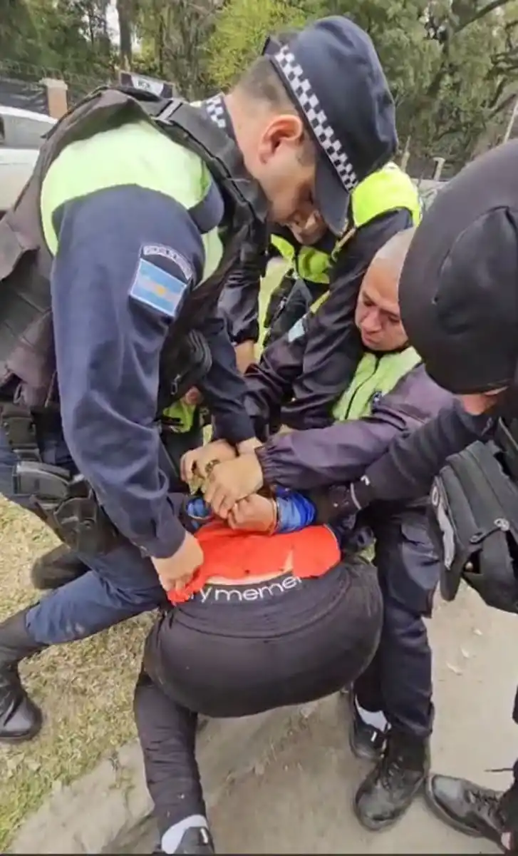 Una pelea entre cadetes y agentes generó caos en Yerba Buena