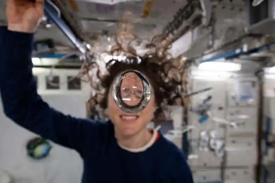 GOTA POR GOTA. El agua supera en pureza a la mayoría de las fuentes disponibles en la Tierra y abre la puerta a viajes de larga duración. / NASA