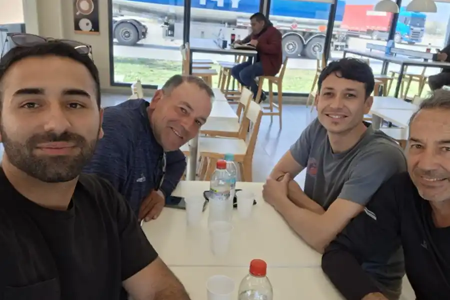 HISTORIAS DE RUTA. La familia Flores disfruta del viaje camino a Tucumán, con las expectativas de vivir un nuevo encuentro