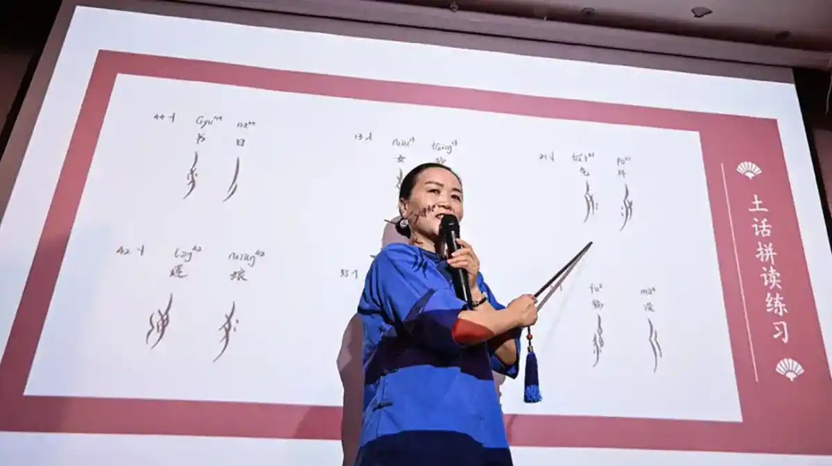 TALLERES LOCALES. He Yuejuan es una de las 12 