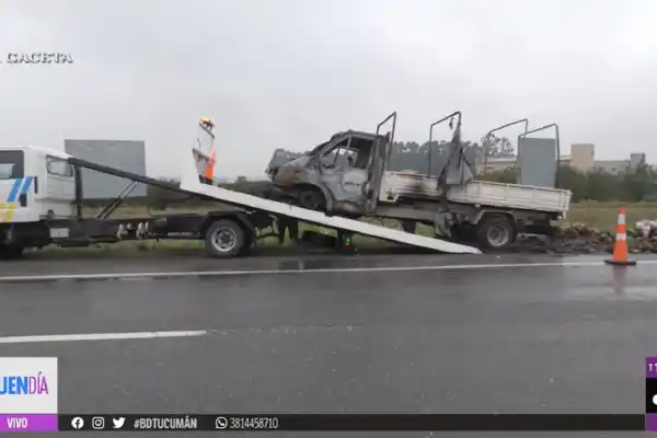 Una camioneta se incendió en la Ruta 9 y dos personas salvaron su vida de milagro