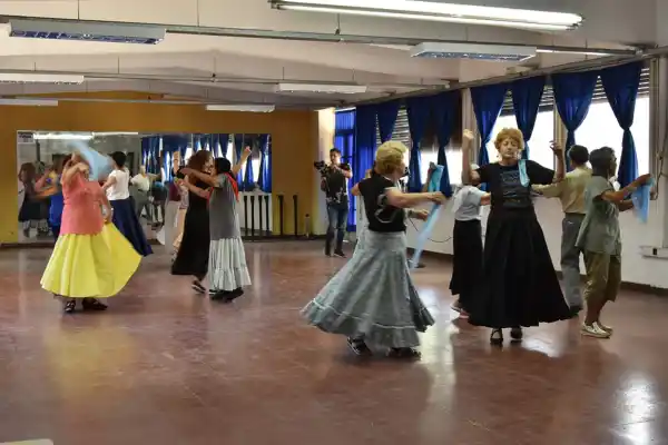 Cómo inscribirse a los talleres artísticos que se dictarán en la Facultad de Filosofía y Letras