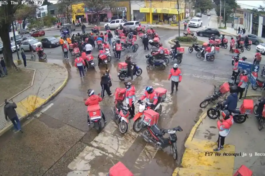 CERCA DE LA MUNICIPALIDAD. Allí comenzaron los incidentes.