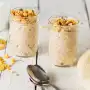 Avena nocturna: la receta fácil con banana, yogur y arándanos para empezar el día con energía