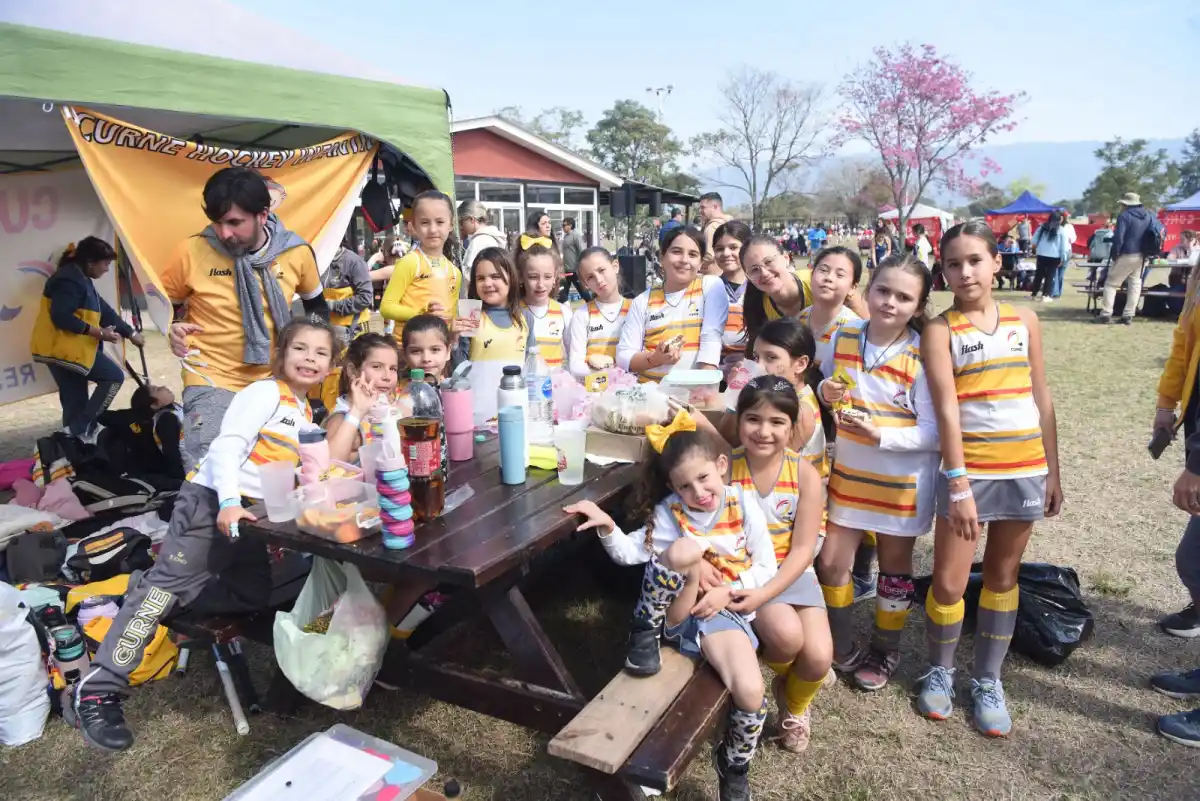 TRAVESÍA ESPECIAL. El Curne Hockey Infantil de Chaco viajó durante 12 horas para participar del evento. Foto: Analia Jaramillo - LA GACETA