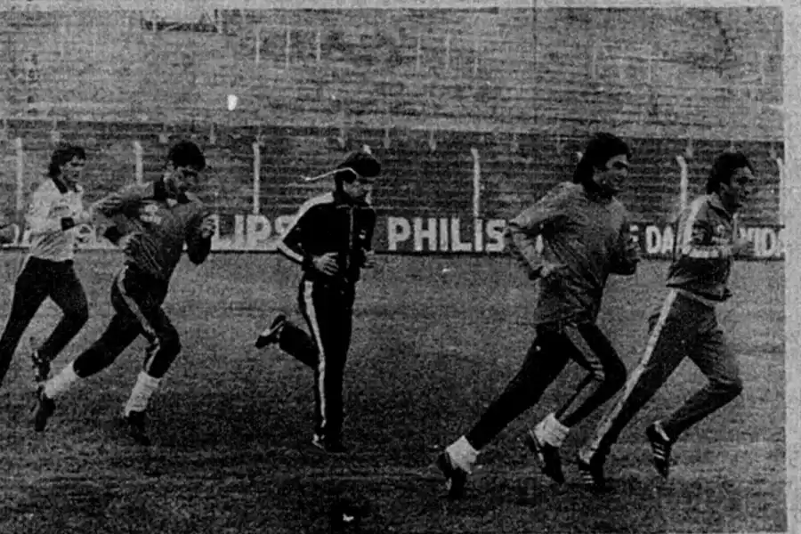 El día que Mario Alberto Kempes visitó el Hospital del Niño Jesús y dejó una postal conmovedora en Tucumán