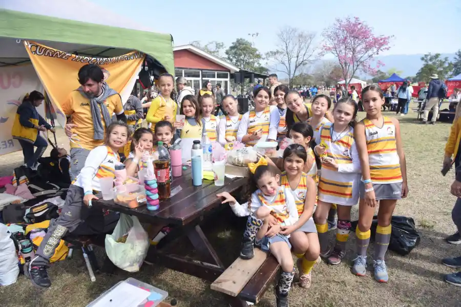 TRAVESÍA ESPECIAL. El Curne Hockey Infantil de Chaco viajó durante 12 horas para participar del evento. Foto: Analia Jaramillo - LA GACETA