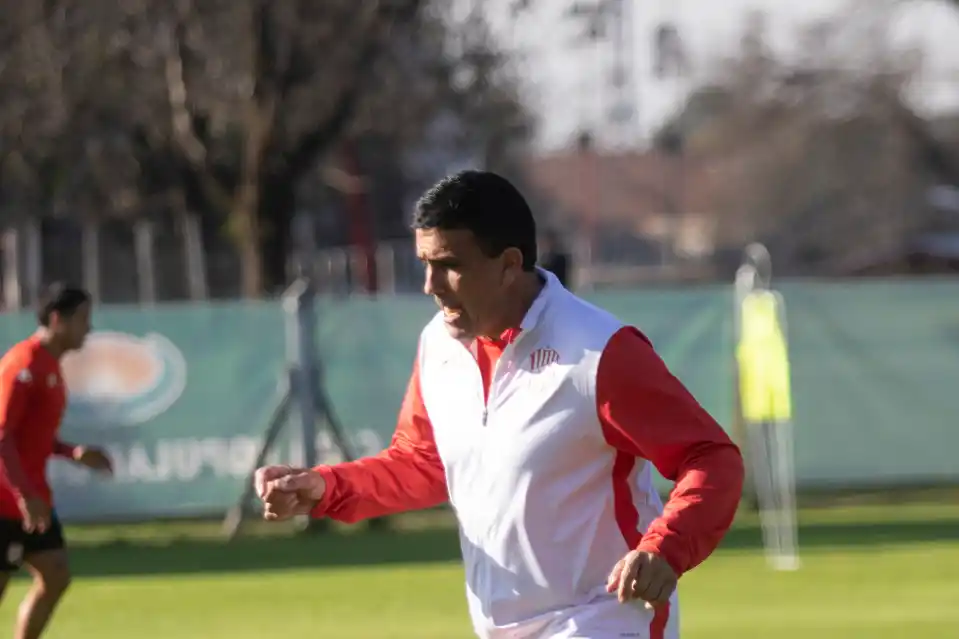 San Martín, entre la fe y la impaciencia de su gente, busca levantar vuelo en casa