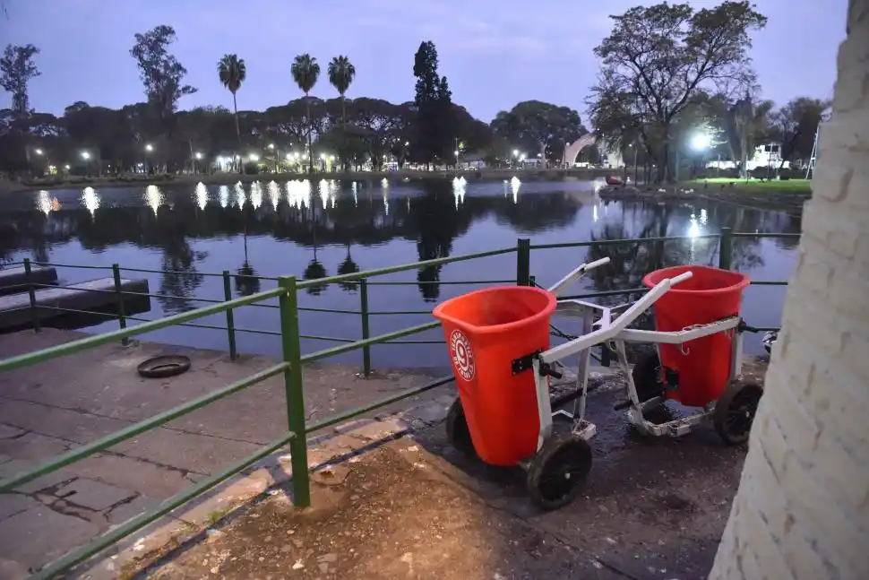 CONCIENTIZACIÓN. Los voluntarios repartirán bolsas para los residuos.
