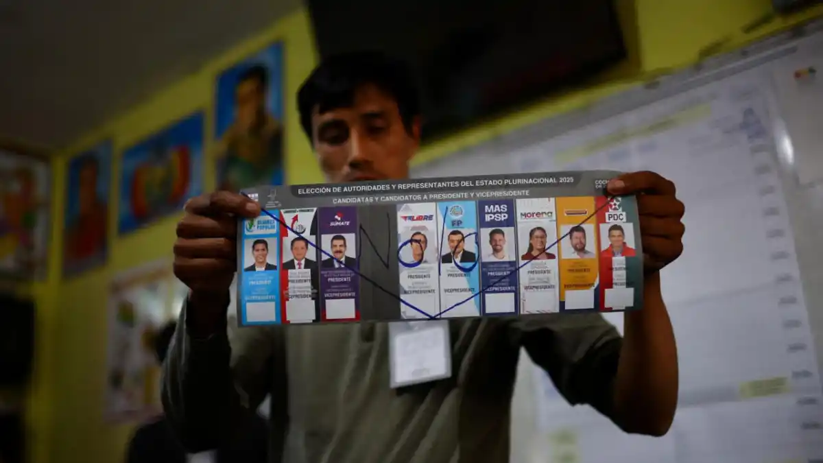 Elecciones en Bolivia: cerraron los comicios y comienza el recuento con dos candidatos de derecha como favoritos