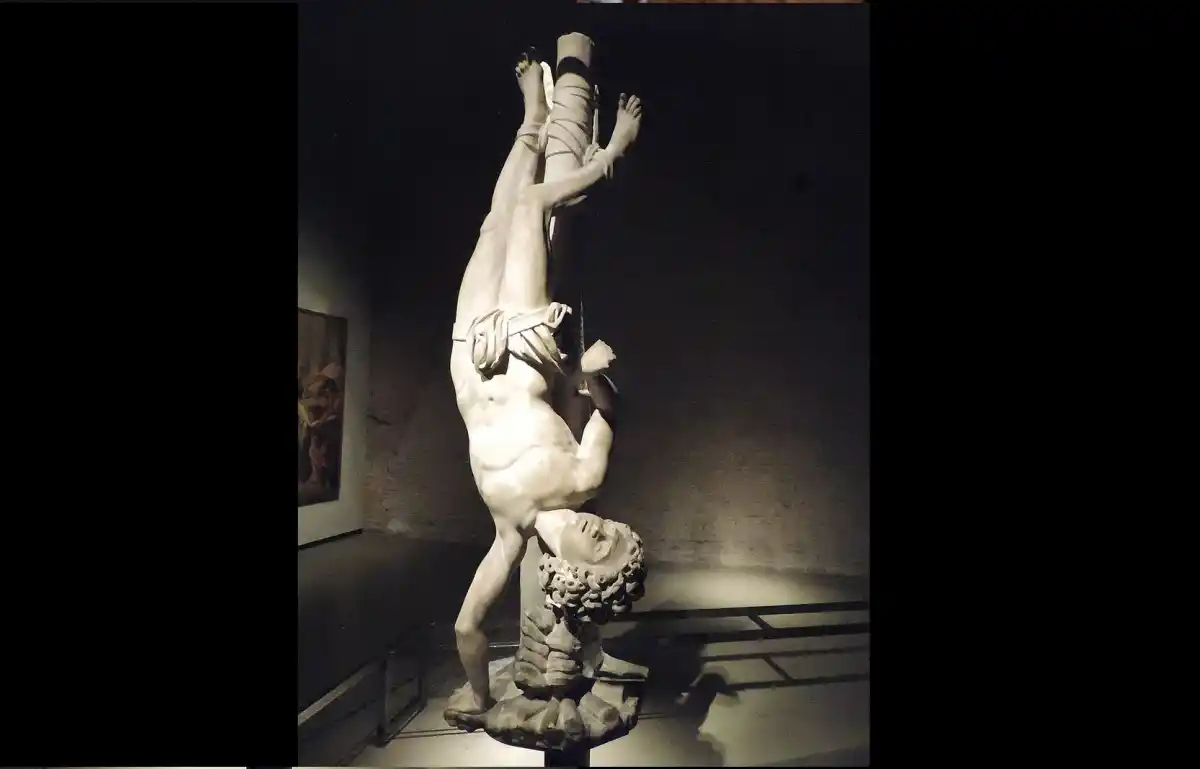 San Agapito murió como mártir cristiano, probablemente alrededor del año 274 d.C., después de sufrir varios tormentos y ser decapitado. Las fuentes describen que fue torturado con fuego, agua hirviendo y fieras, pero se mantuvo firme en su fe.