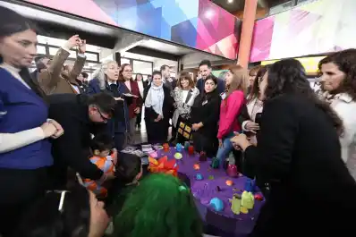 En una feria de ciencias se escuchó el grito de libertad