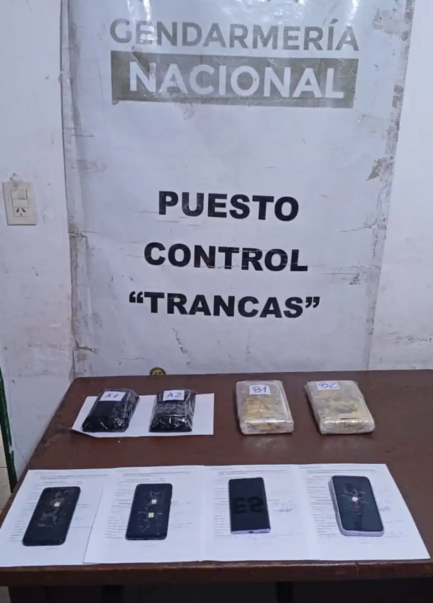 “VALIJERAS”. Dos jóvenes llevaban en distintos micros valijas con cocaína.