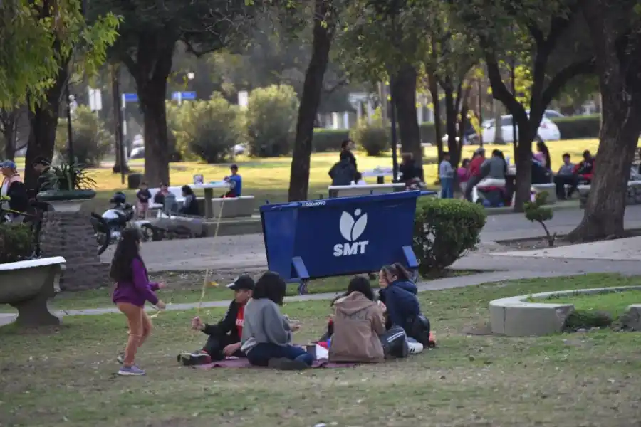 CONTAINERS. Hay muchos puntos para arrojar los residuos.