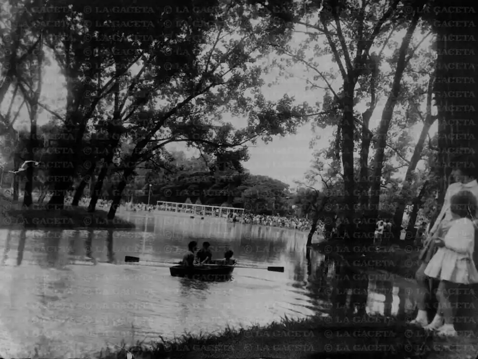 Recuerdos fotográficos: 1961. Tras un fuerte chaparrón, quedó inaugurado el lago del parque