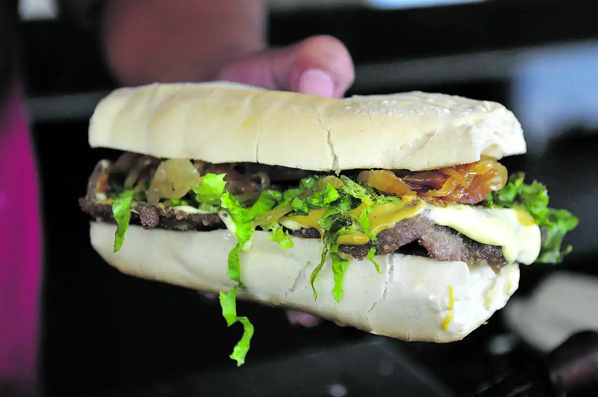 “Homo tucumanus”: candidatos y armados políticos propios del gen de la provincia de la “milanga” y de las pasiones extremas