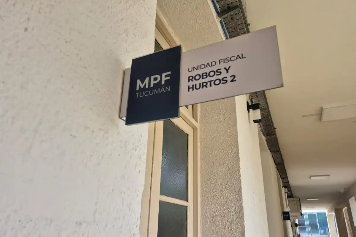 Una mujer frustró un asalto arrojando su celular a la casa de una amiga