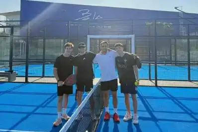 Colapinto disfruta de las vacaciones en España, mientras practica otros deportes