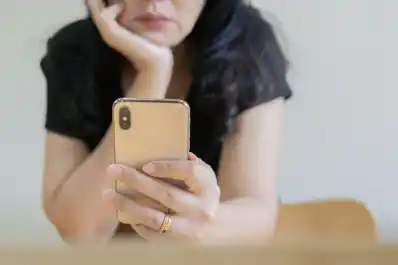 Una de cada tres mujeres argentinas deja de opinar en redes por la violencia digital