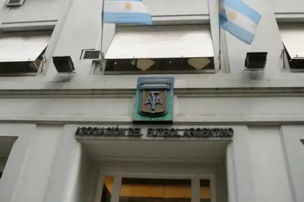 La AFA despidió a un árbitro por un polémico video en un partido juvenil
