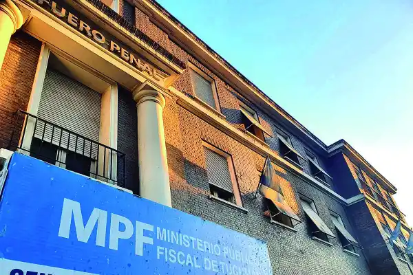 Cesantean a una empleada del Ministerio Público Fiscal por chats comprometedores
