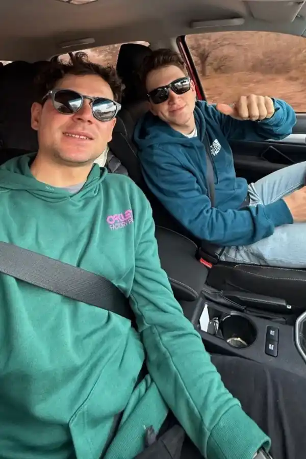 LA FELICIDAD DE LOS CAMPEONES. Agustín Durán y Juan Ignacio Goudailliez emprendieron el regreso a sus provincias.