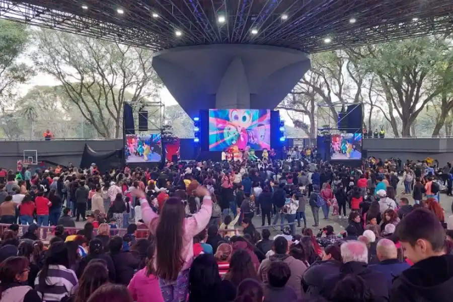 SHOW DE LUCES. El Palacio de los Deportes fue otro de los puntos centrales de la celebración de los niños en la Capital. La entrada era libre y gratuita.