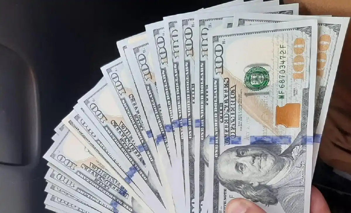 El dólar oficial volvió a bajar y terminó a $1.310 en el Banco Nación