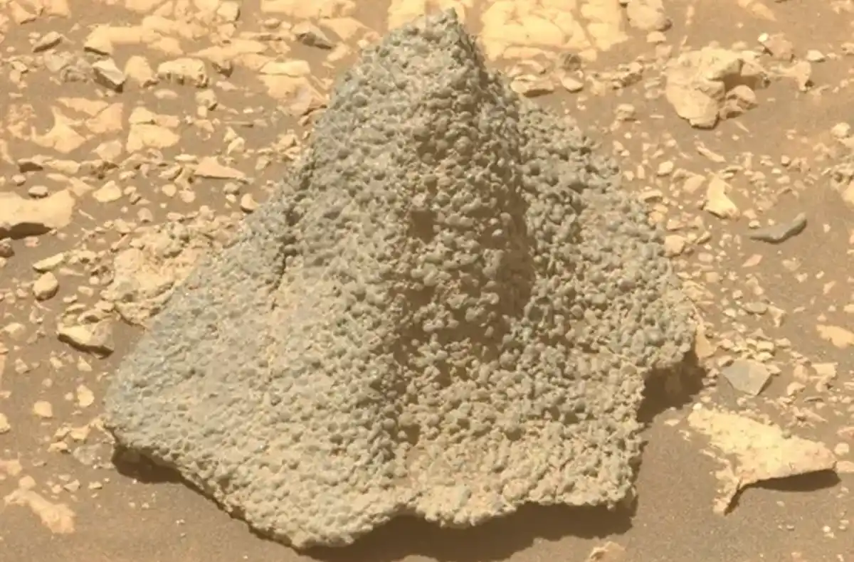 Un robot de la NASA observó lo que podría ser basura humana antigua en Marte